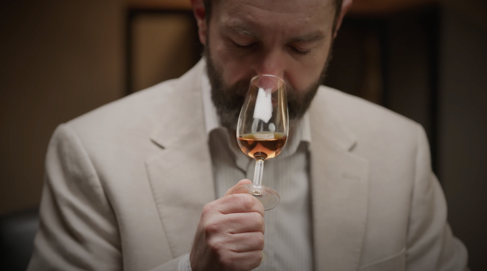 Nosing whiskey