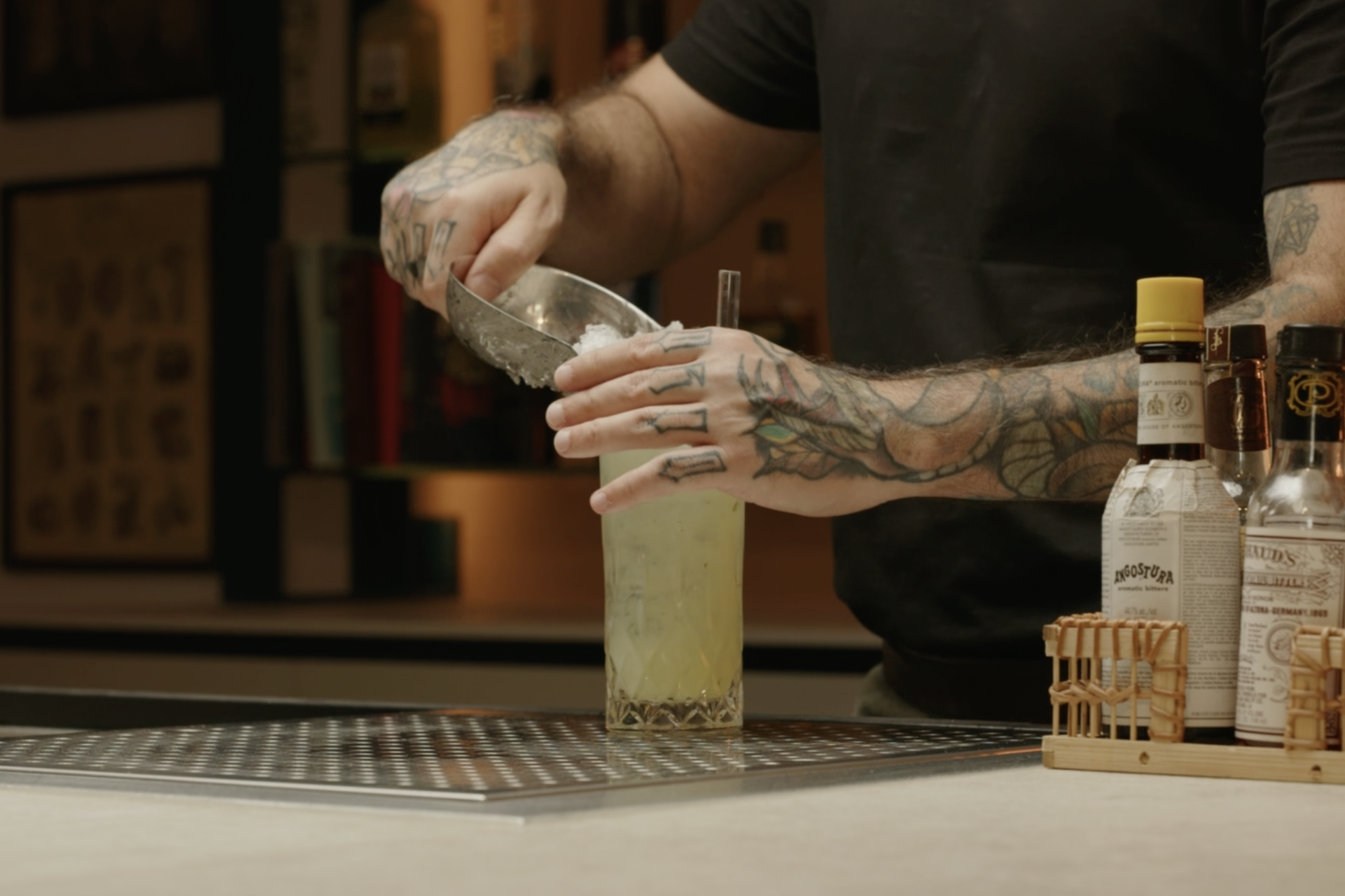 <p>Add more crushed ice to form a rounded mound at the top.</p>