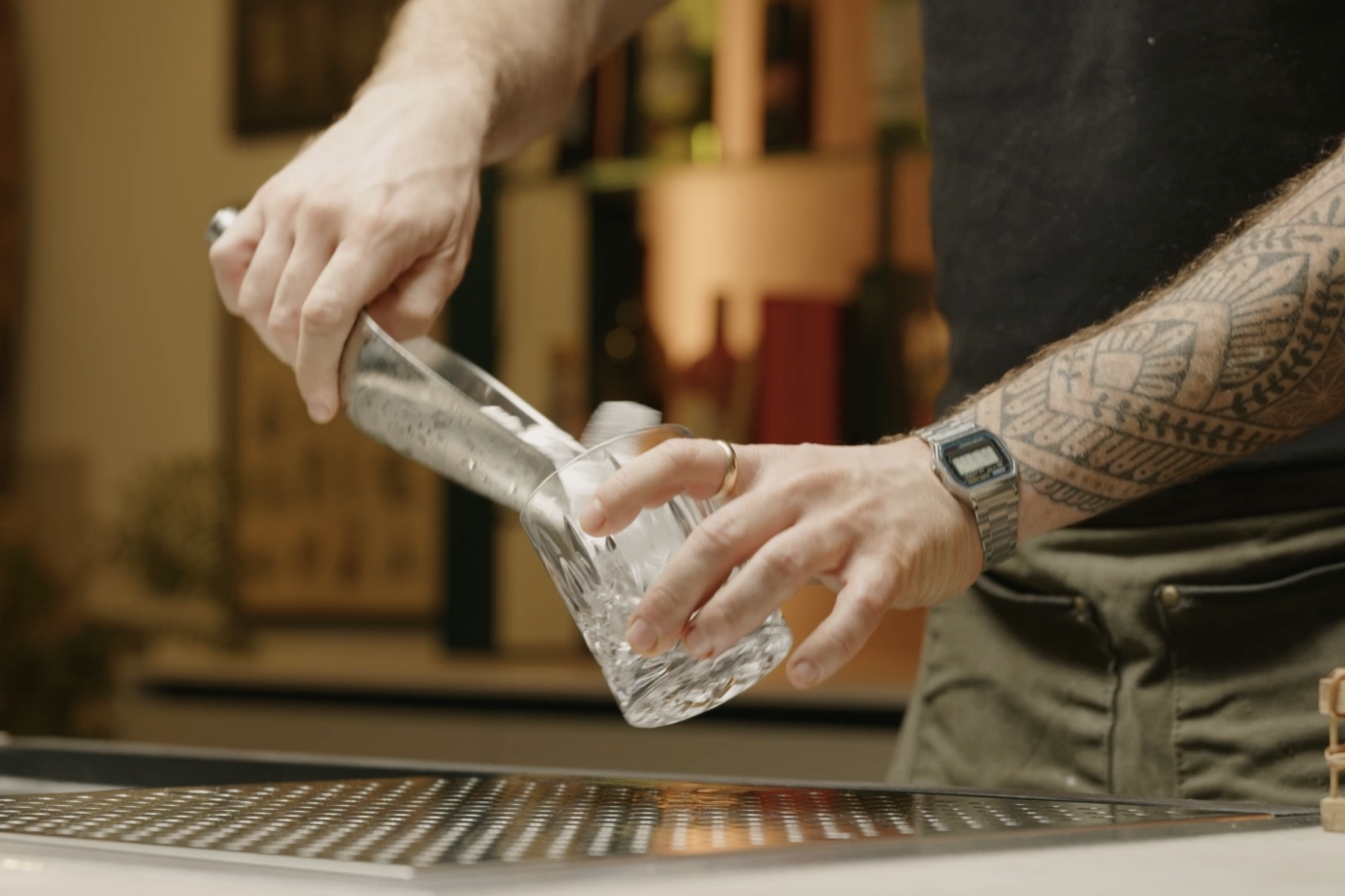 <p>Begin by filling an Old Fashioned or Rocks glass with ice cubes.</p>