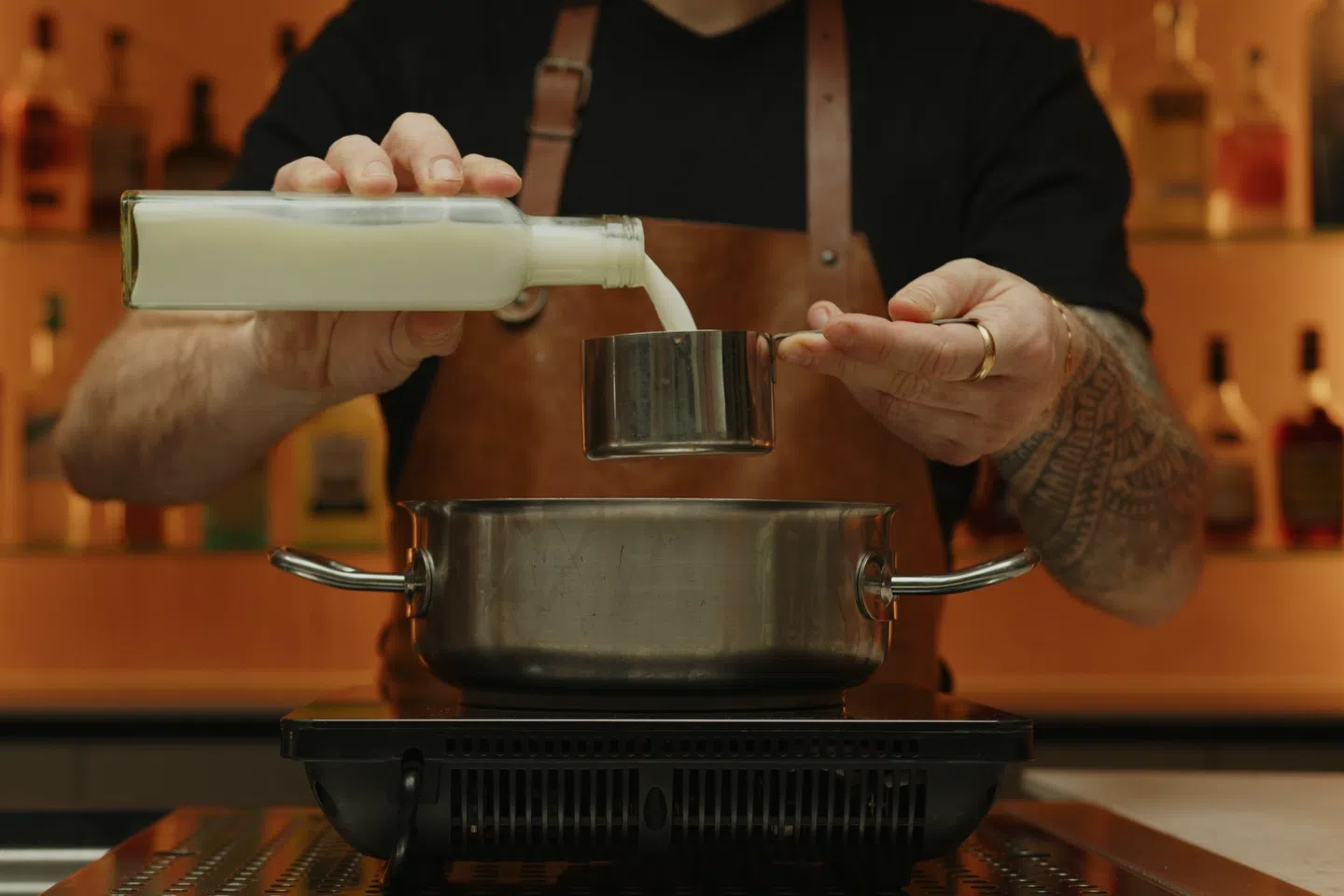 <p>In a saucepan, start by pouring the milk.</p>
