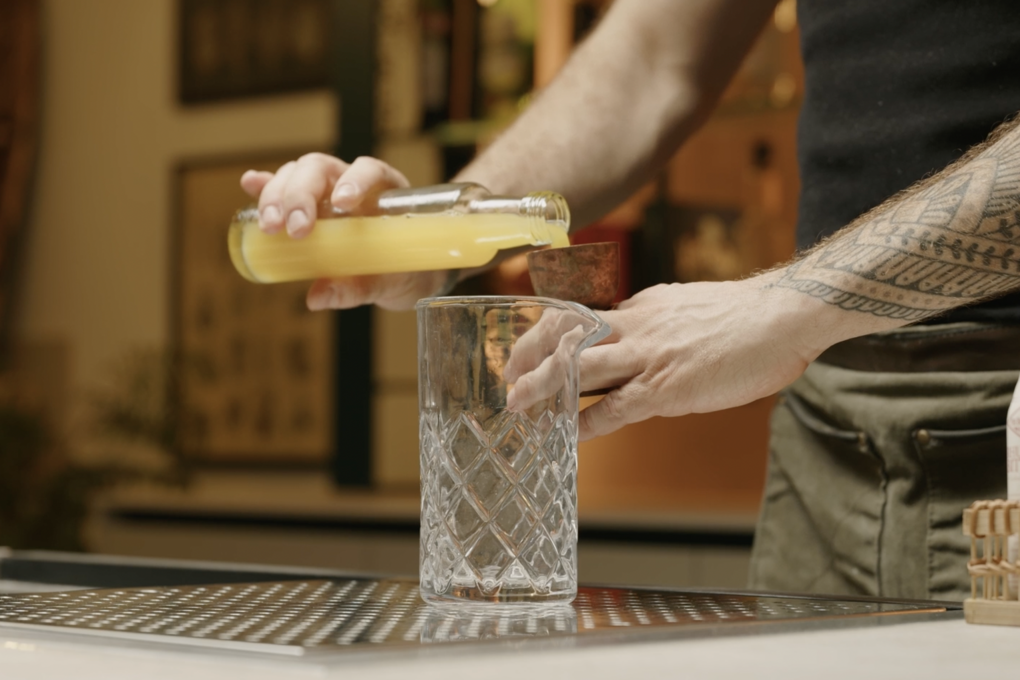 <p>Squeeze oranges so you have more or less 4 ounces of fresh orange juice.</p>