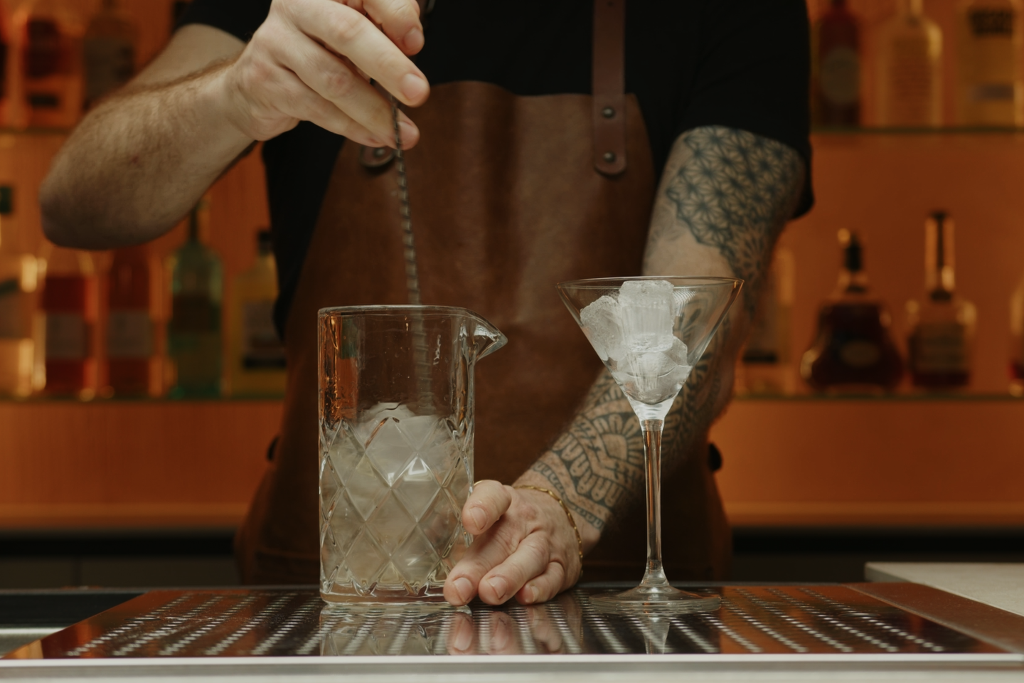 <p>Using a bar spoon or a long stirrer, stir well (for about 15-20 seconds).</p>