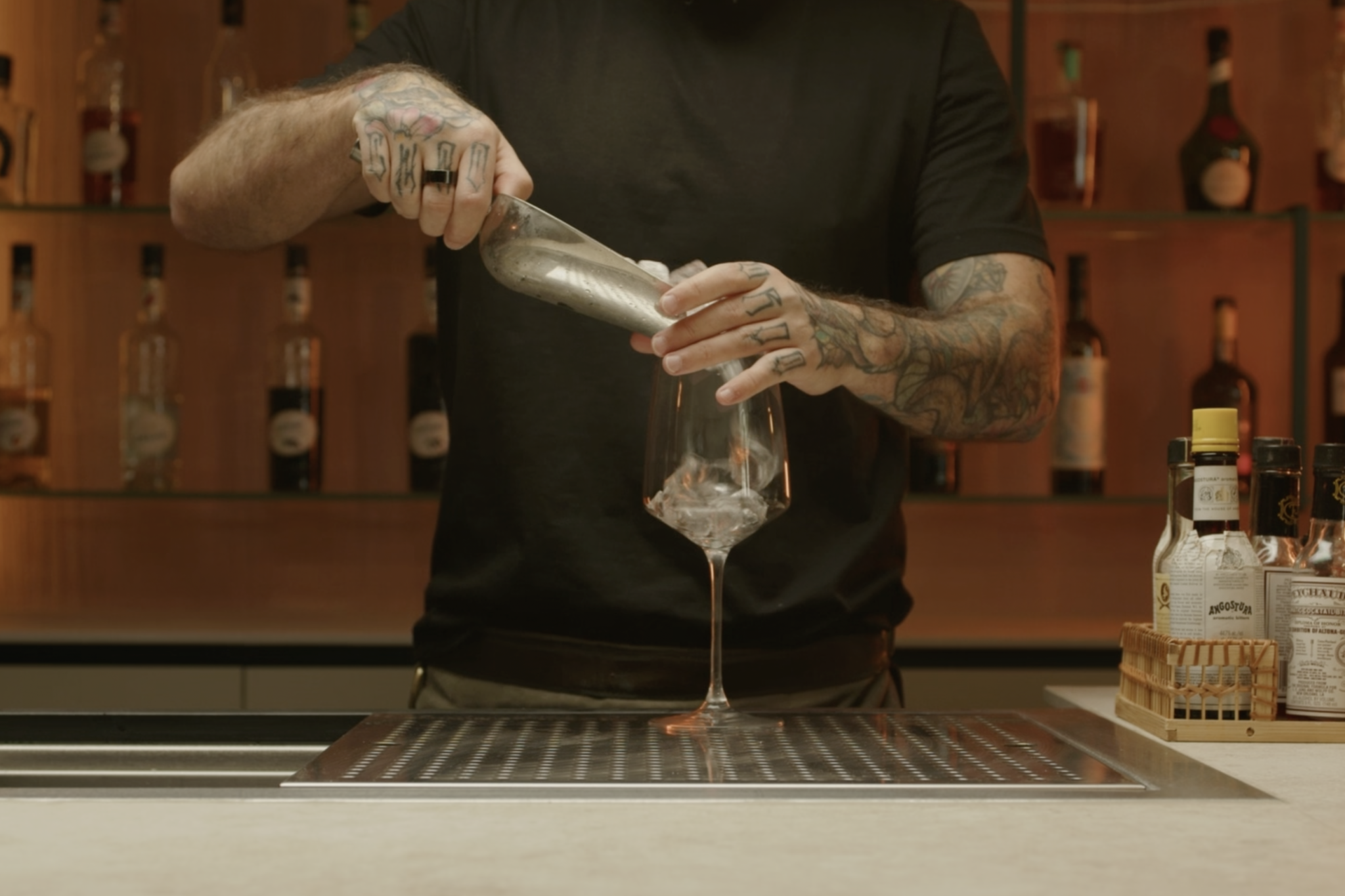 <p>Fill your wine glass or highball glass with ice cubes to chill the drink.</p>