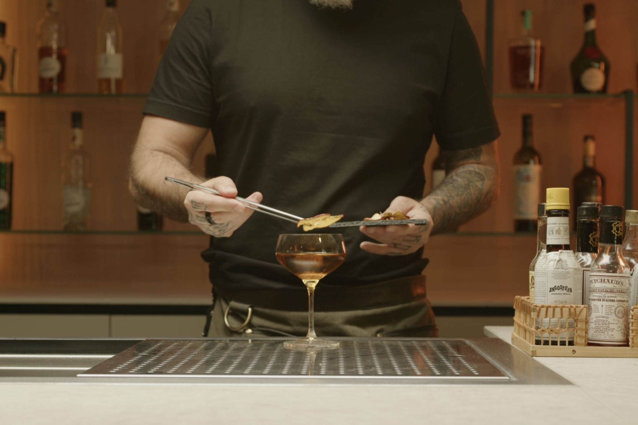 <p>Place a dehydrated apple slice into the glass for garnish, enhancing the presentation and aroma.</p>