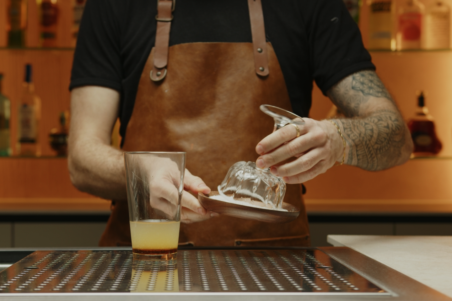 <p>Then, dip the wet rim of your chilled glass into the salt to stick the salt.</p>
