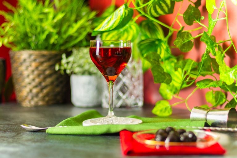 Red Hook Cocktail Recipe by DrinksWorld