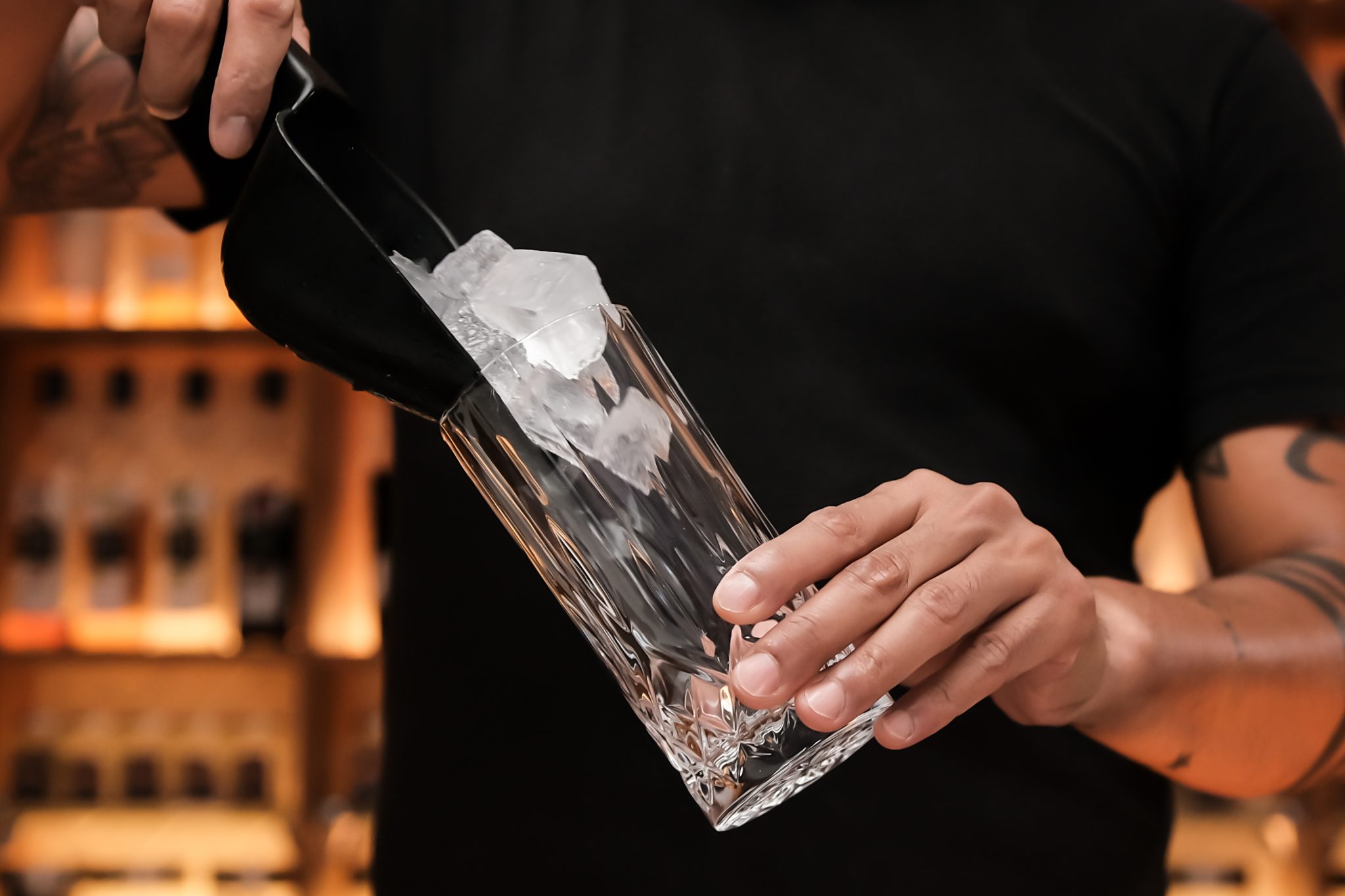 <p>Start by filling your highball glass with ice cubes to prepare it for the cocktail.</p>
