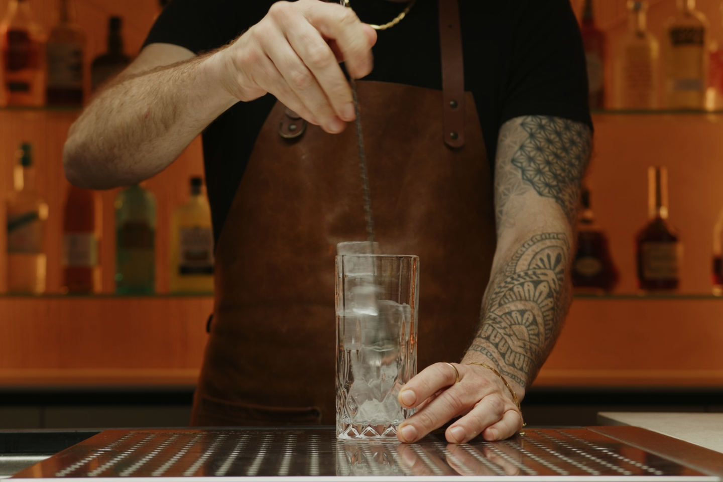 <p>Start by filling a Highball glass or champagne flute with ice cubes. Give it a quick stir to chill the glass thoroughly, then set it aside.</p>