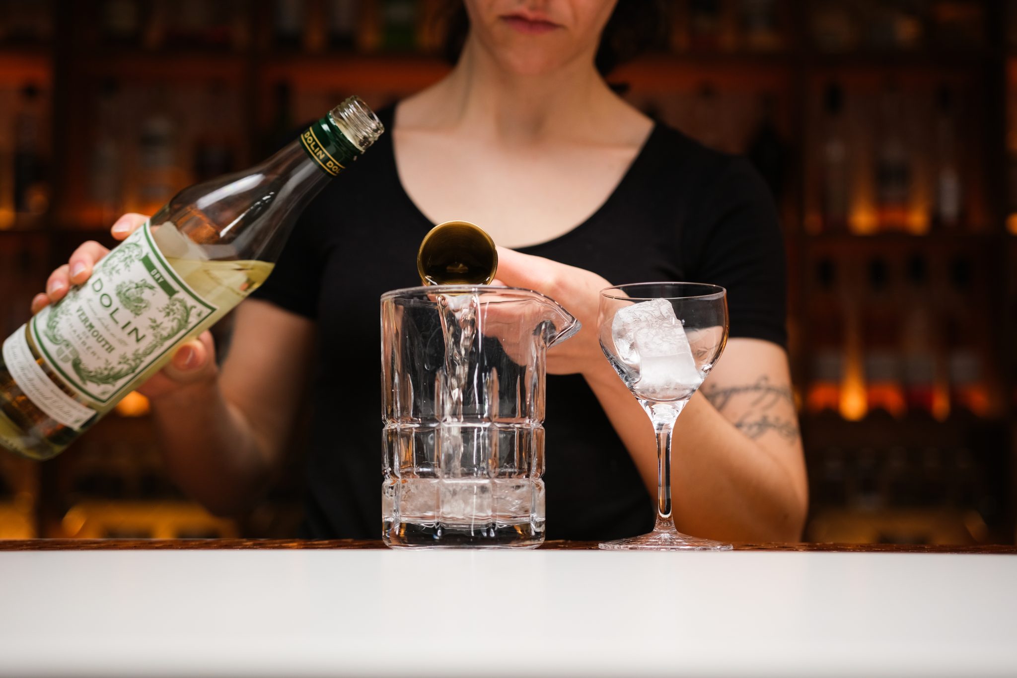 <p>Pour dry Vermouth into the mixing glass.</p>
